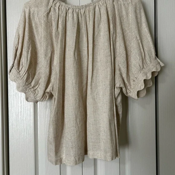 bohme Cream Scoop-Neck Button Front Puff Sleeve Blouse - Picture 2 of 4